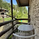 Casetta Immersa Nella Natura